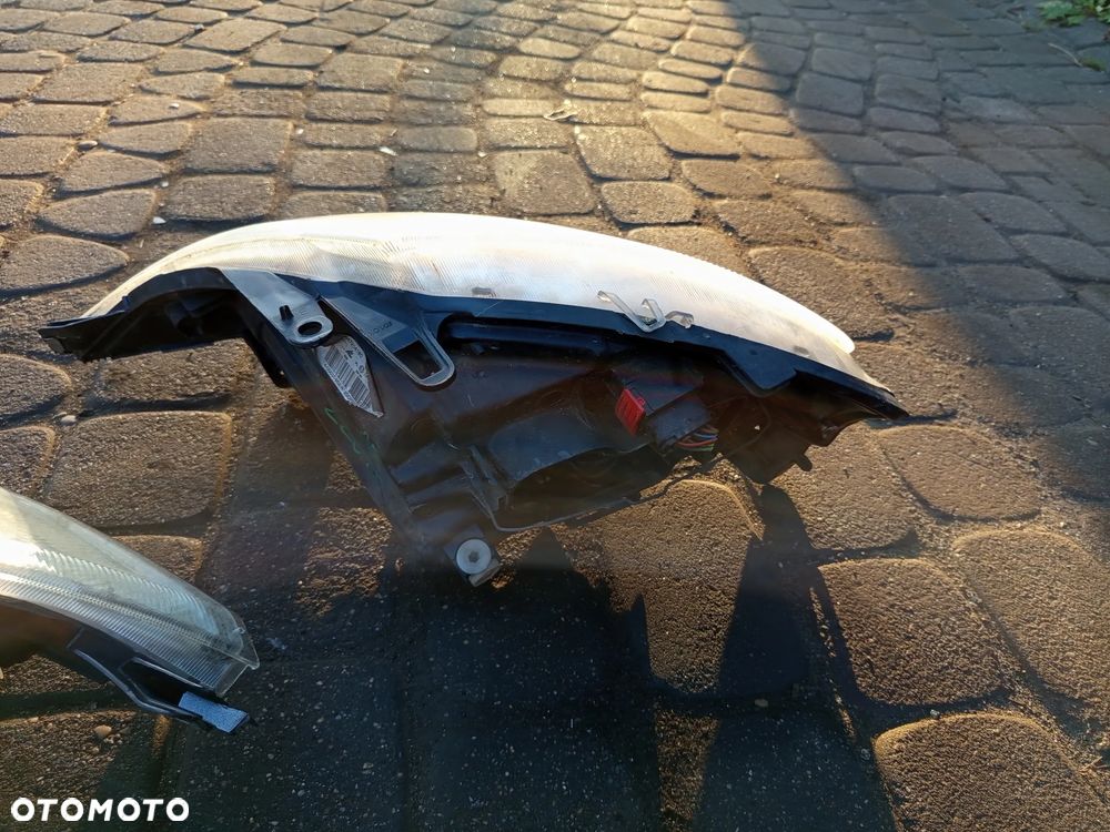 REFLEKTOR PRAWY CITROEN C3 02-09 - 4
