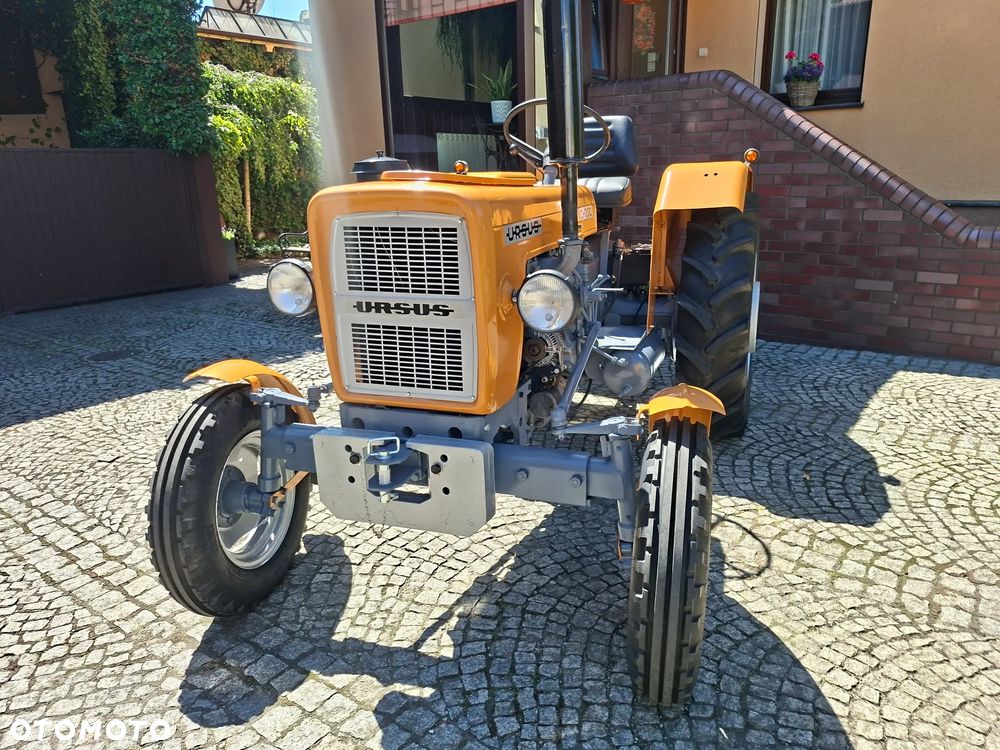 Ursus C 330 - 1