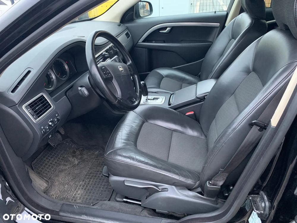 Volvo V70 D5 Momentum - 21