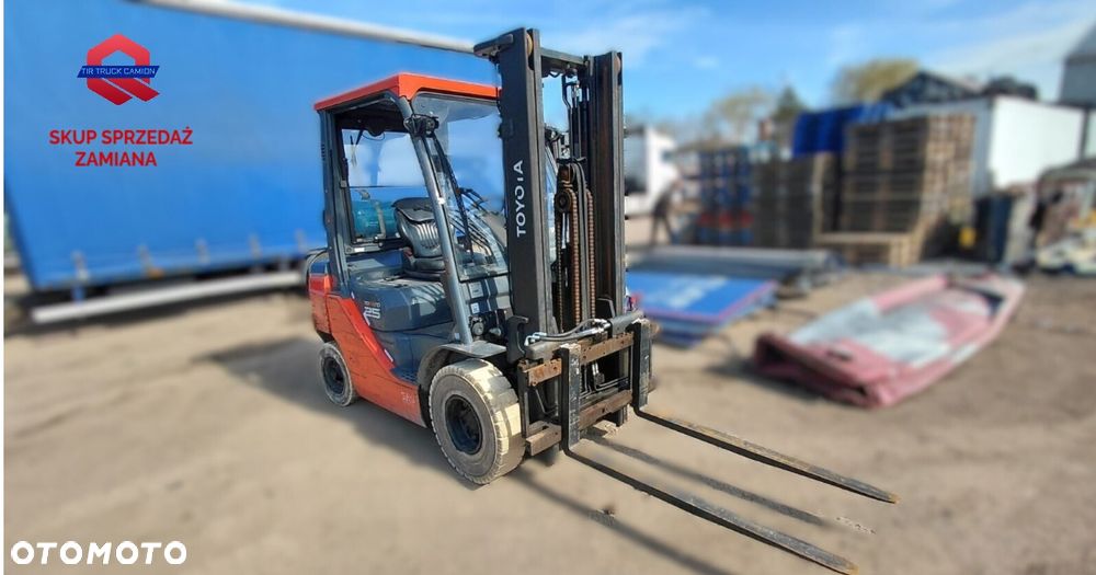 Toyota 8FGF25 GAZ 2.5T UDŻWIG 3.3M - 1