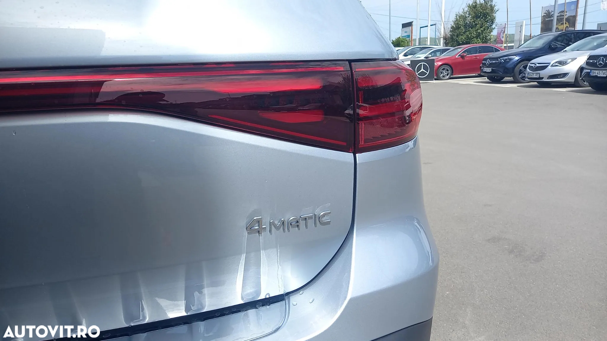 Mercedes-Benz EQB 300 4MATIC - 11
