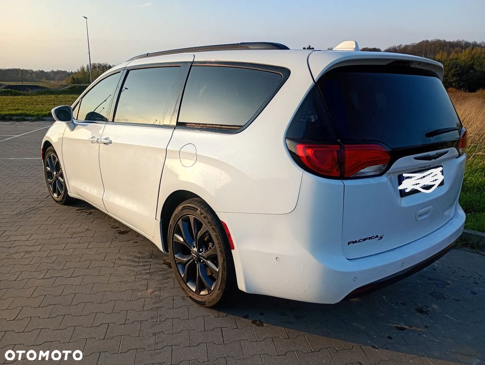 Chrysler Pacifica - 3