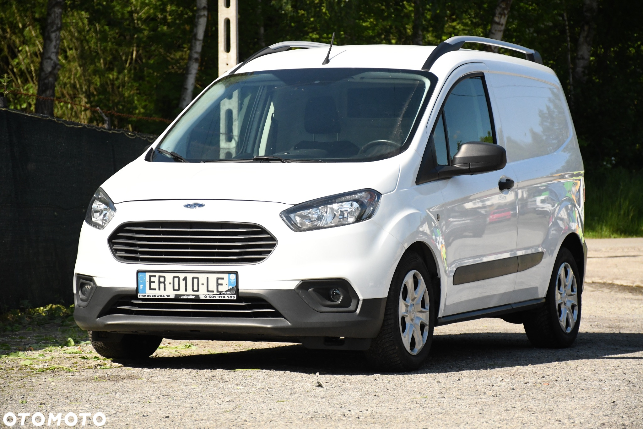 Ford Transit Courier - 12