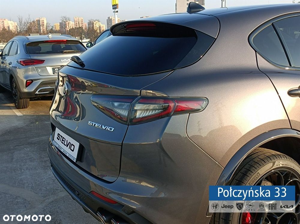 Alfa Romeo Stelvio - 8