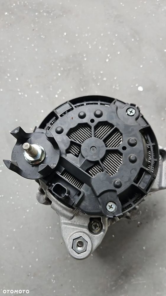 TRAFIC III VIVARO alternator 2.0 231004436R - 2