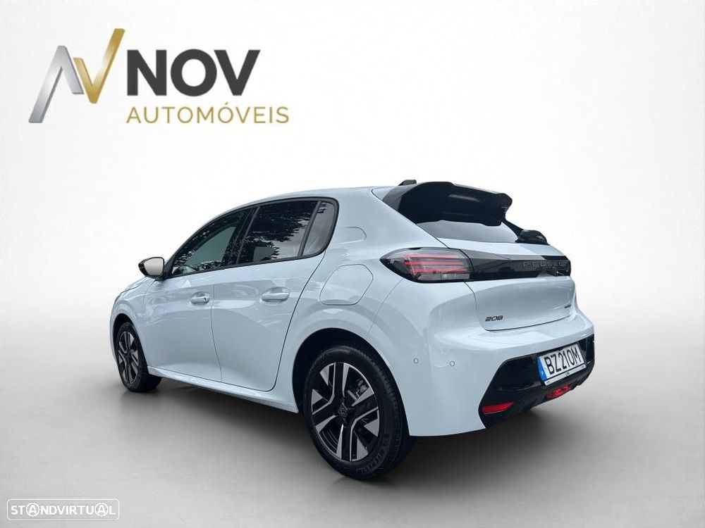 Peugeot 208 - 8