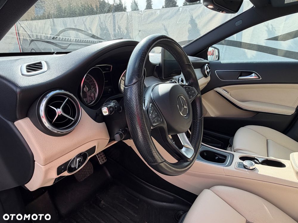 Mercedes-Benz GLA 250 4Matic 7G-DCT Edition 1 - 32