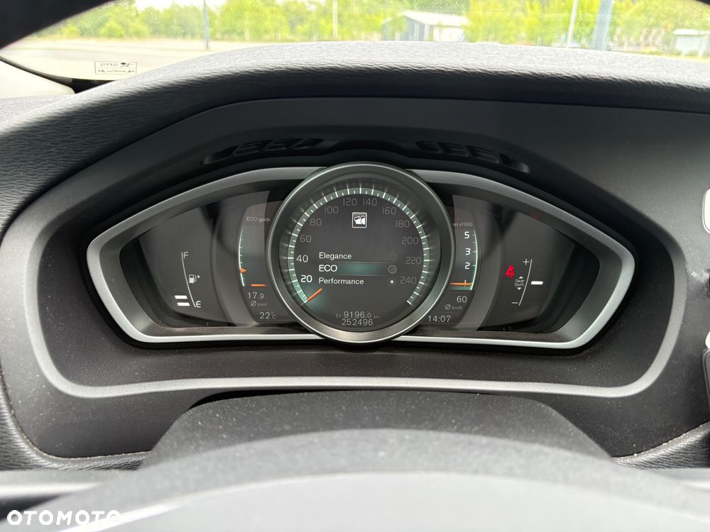 Volvo V40 D2 Momentum - 18