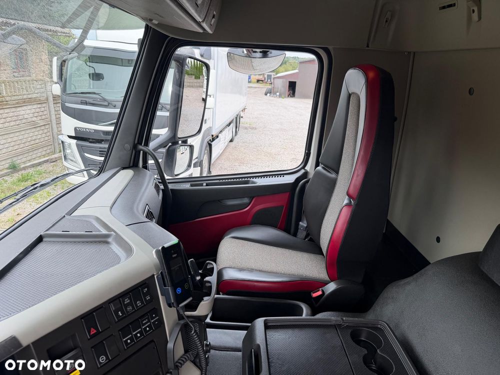 Volvo FM 370 / 6x2 / Chłodnia / Winda / - 30