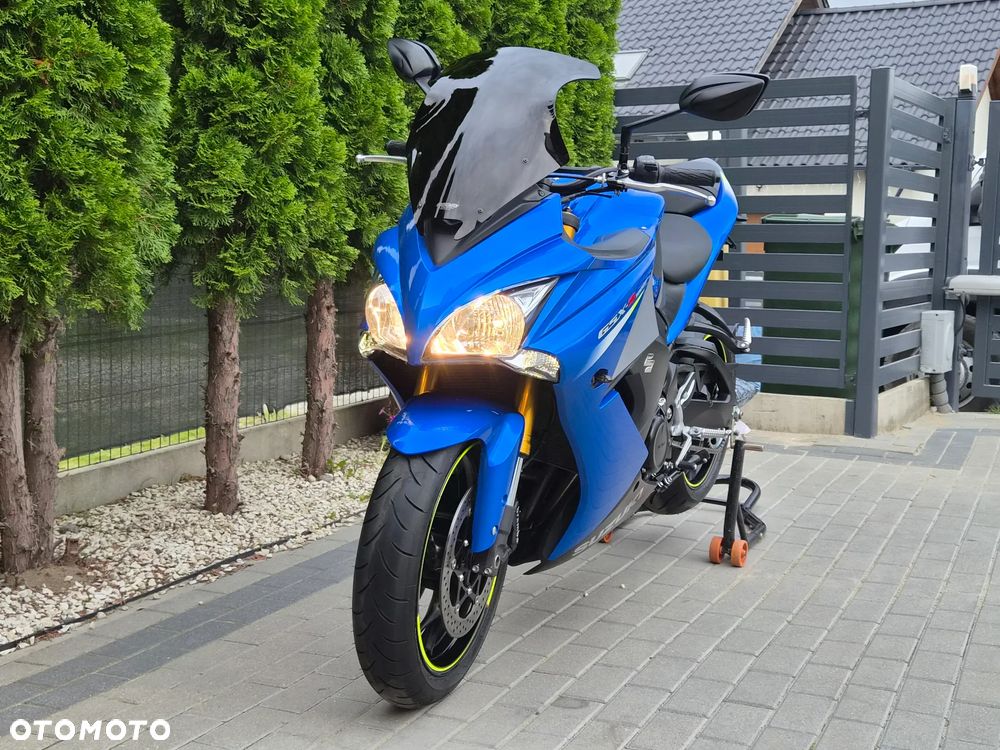 Suzuki GSX - 3