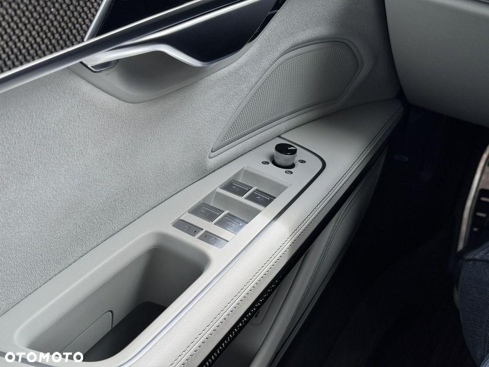 Audi S8 - 33