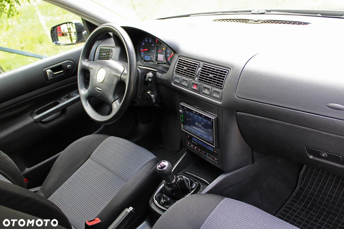 Volkswagen Golf - 17