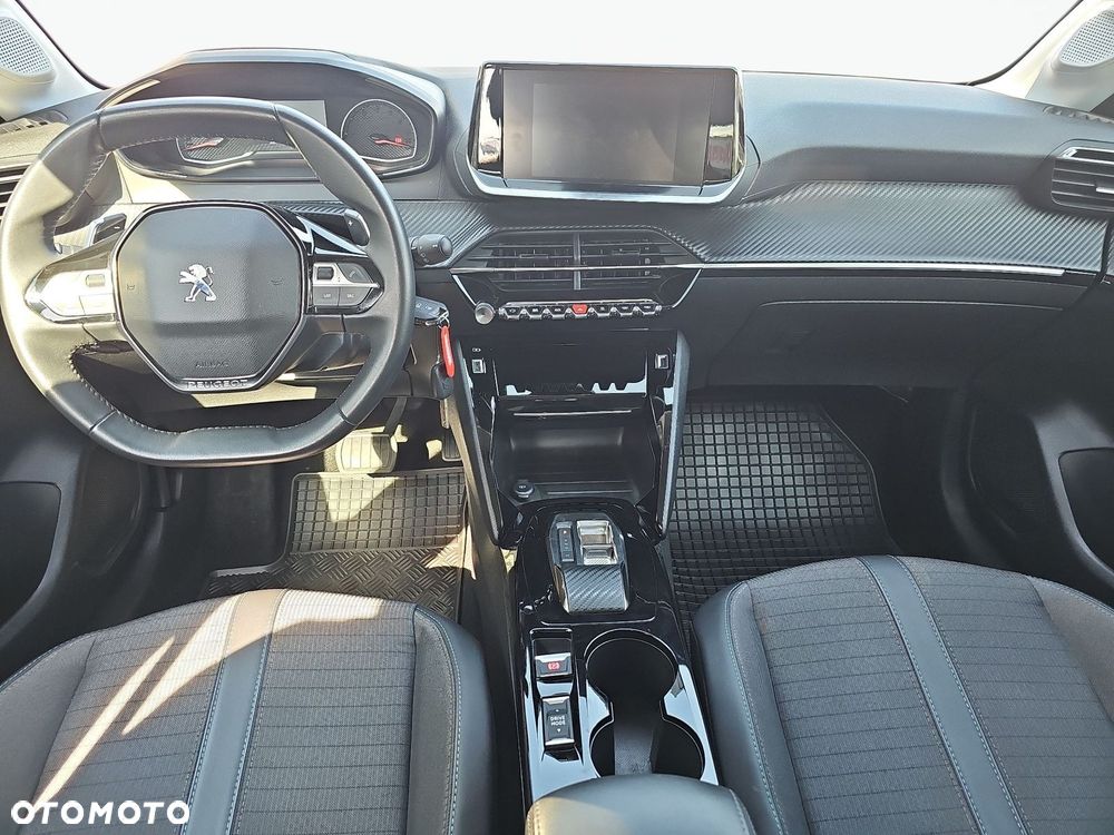 Peugeot 208 - 23