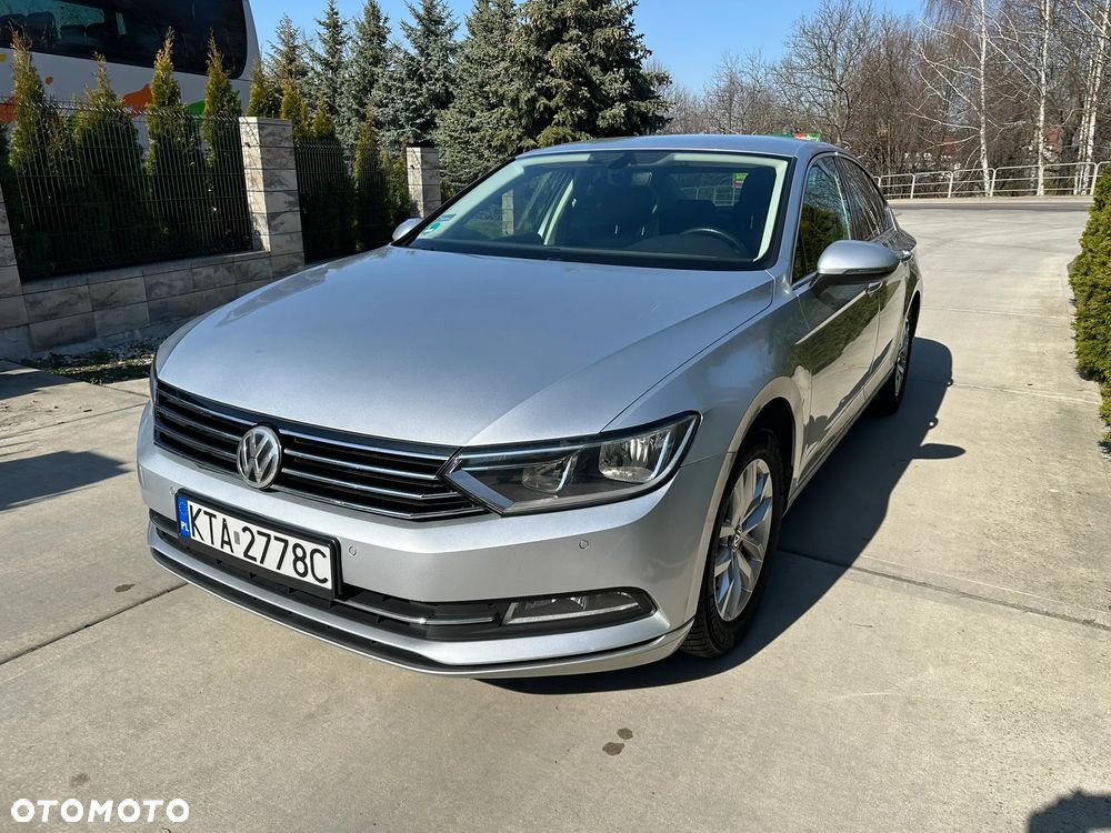 Volkswagen Passat - 1