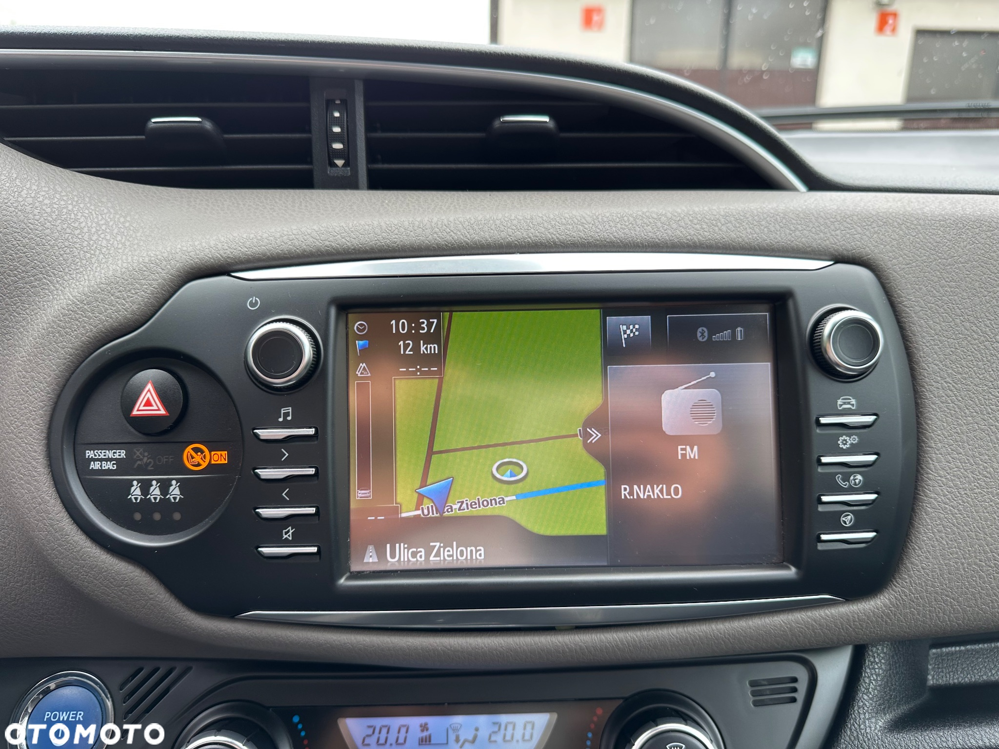 Toyota Yaris Hybrid 100 Selection Platinum - 36