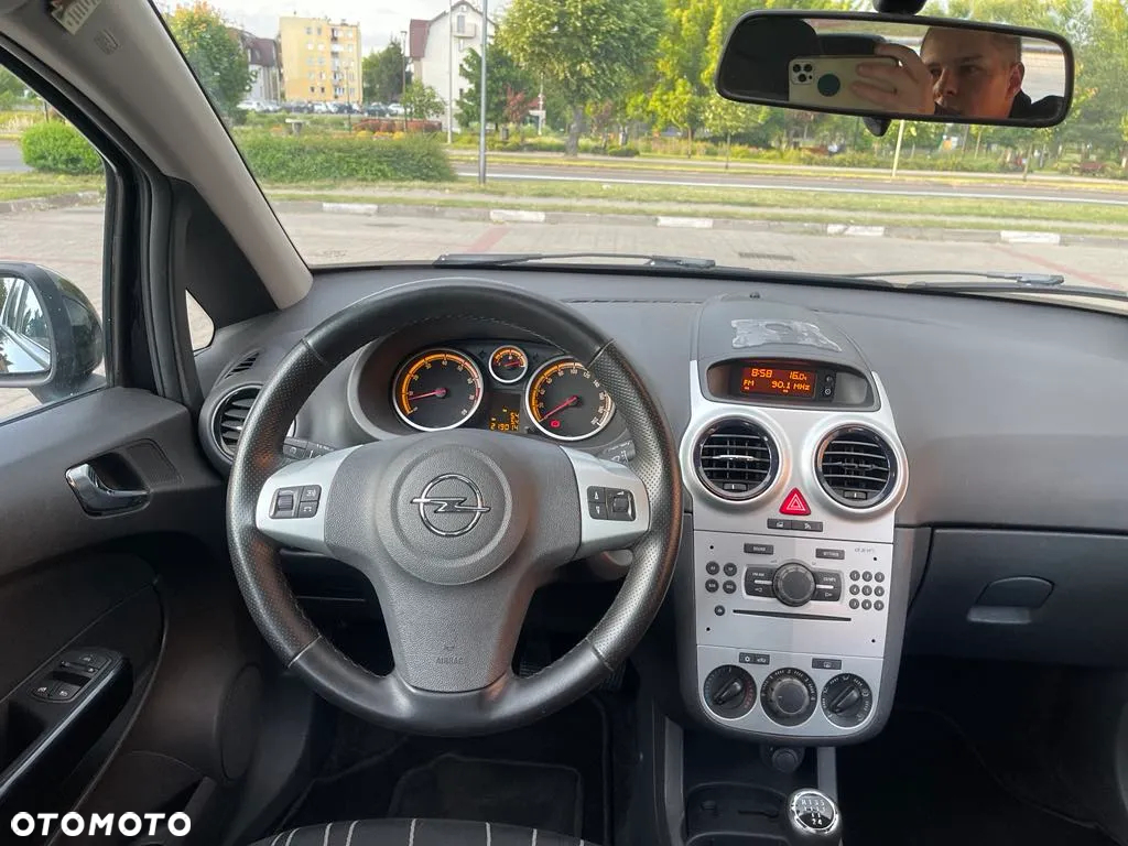 Opel Corsa 1.2 16V Enjoy - 10