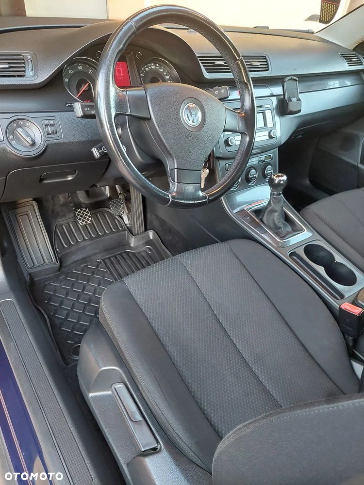 Volkswagen Passat 1.6 Comfortline - 10