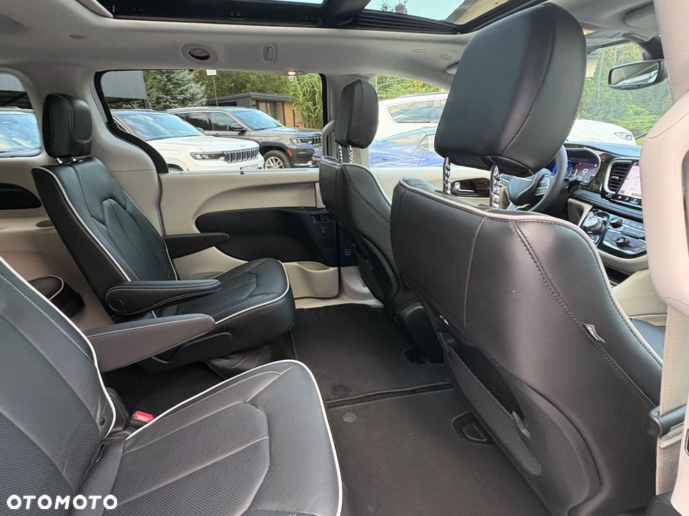 Chrysler Pacifica - 19