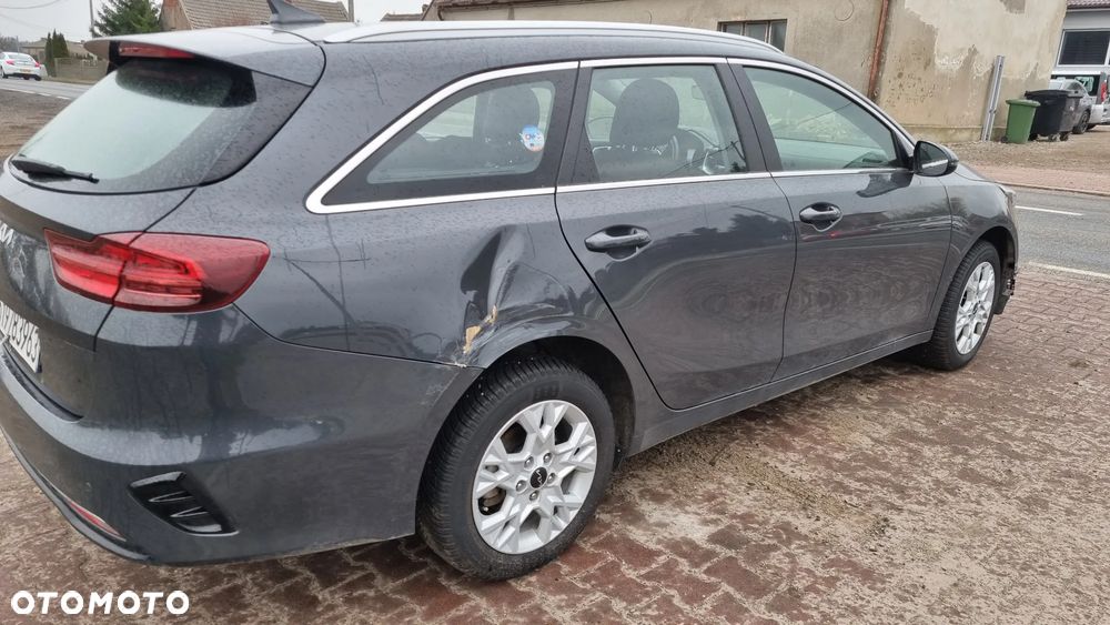 Kia Ceed 1.6 CRDi Eco-Dynamics+ (48V Mild-Hybrid) DCT7 GT Line - 4