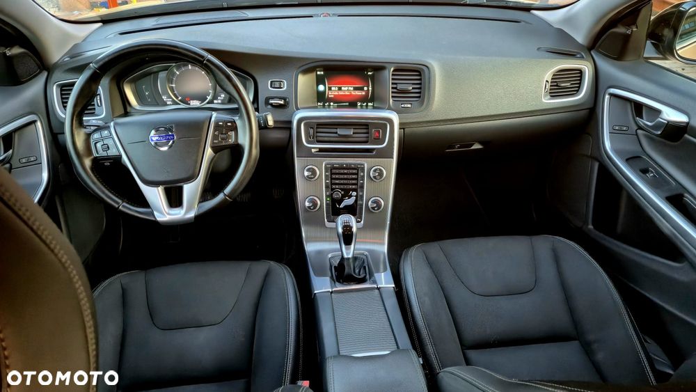 Volvo V60 Cross Country - 12