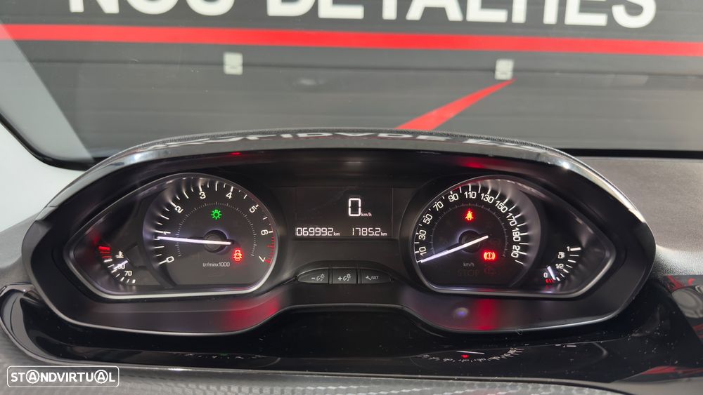 Peugeot 208 1.2 PureTech Signature - 17