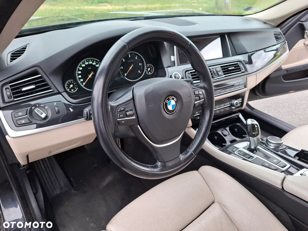 BMW Seria 5 525d xDrive - 34