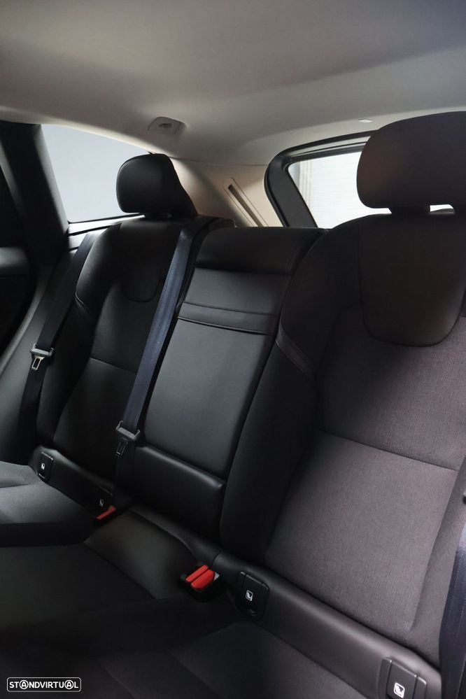 Volvo XC 60 D4 AWD Geartronic Momentum - 8