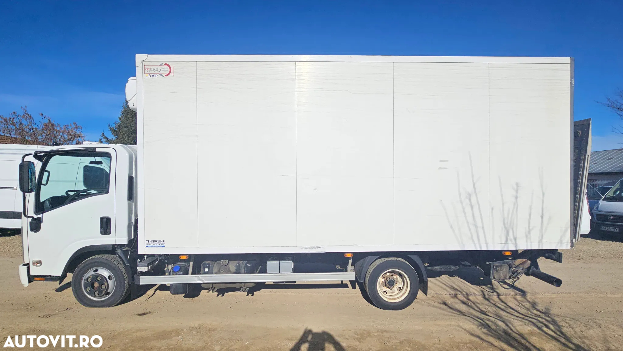 Isuzu N35 Frigorifica / cat B / LIFT - 2