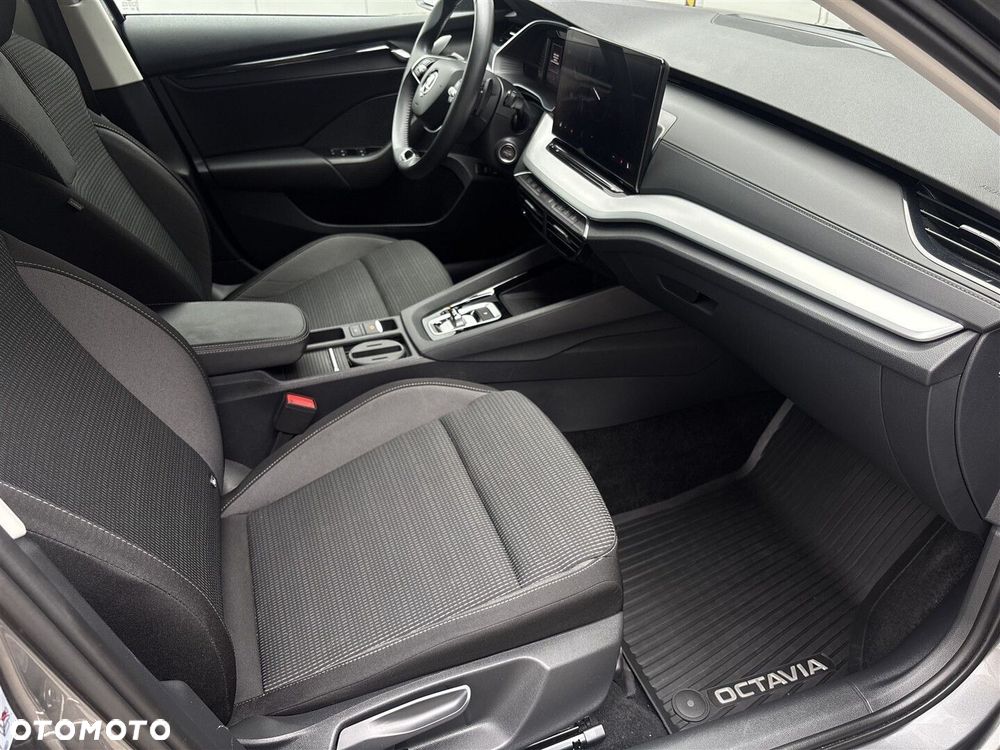Skoda Octavia 1.5 TSI mHEV Selection DSG - 9
