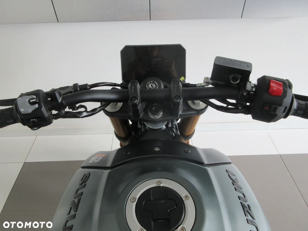 Suzuki GSX - 7