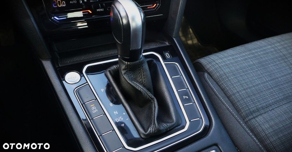 Volkswagen Passat - 25