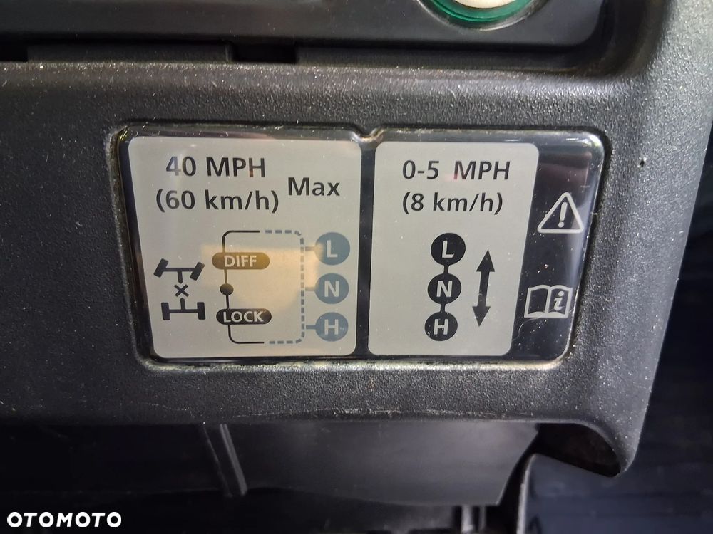 Land Rover Defender 2.4 TD4 SE - 21