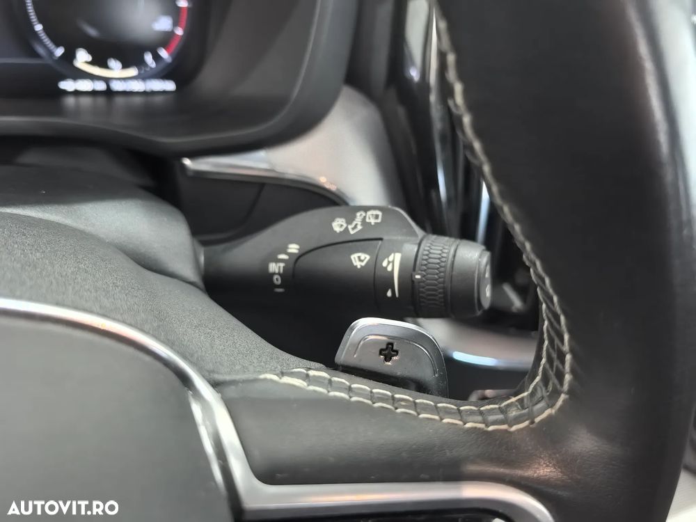 Volvo XC 60 B4 MHEV R-Design - 18