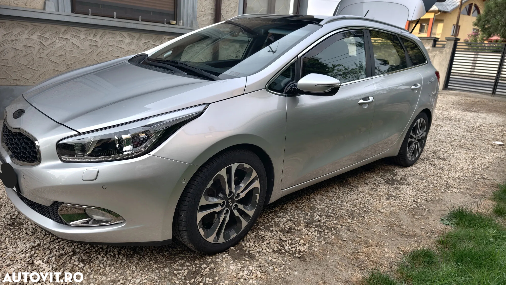 Kia Ceed 1.6 CRDi 128 Aut. SW Platinum Edition - 3