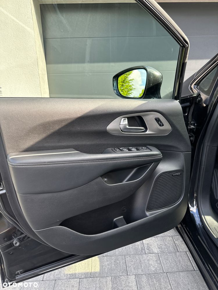 Chrysler Pacifica - 11