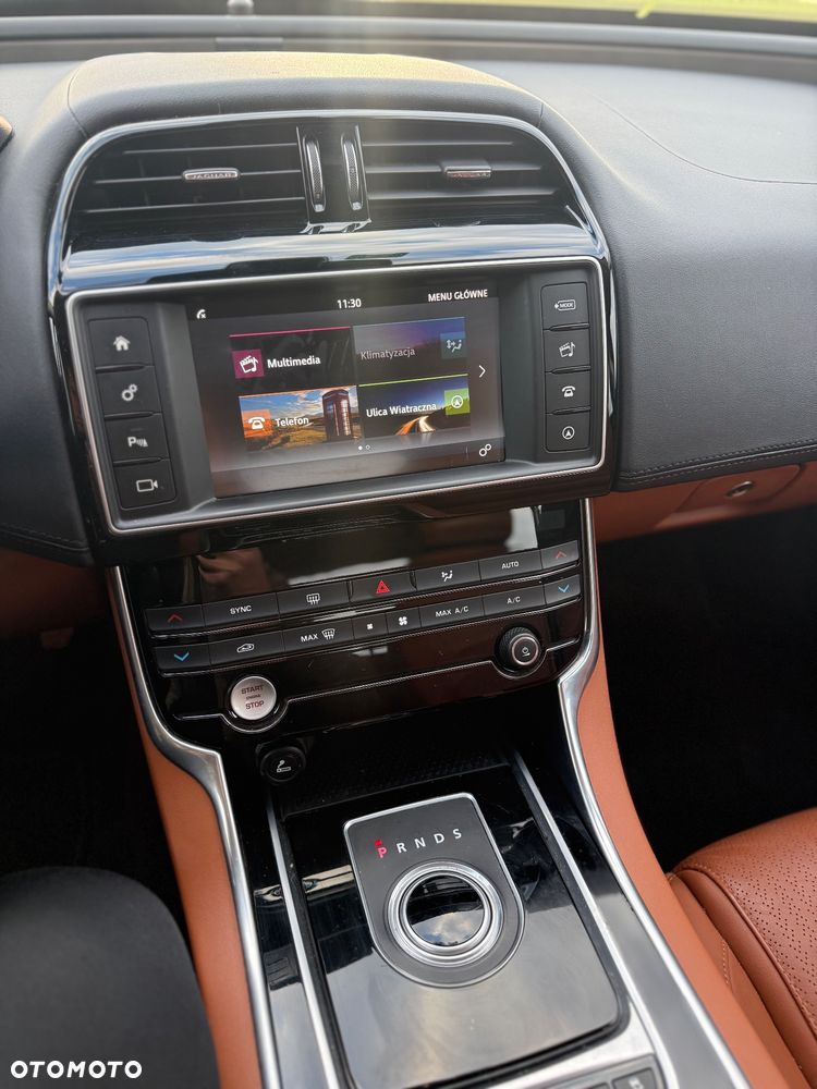 Jaguar XE 2.0 D AWD Prestige - 13