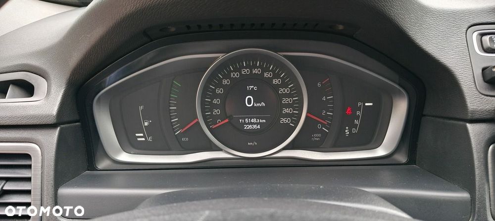 Volvo V70 D3 Momentum - 14