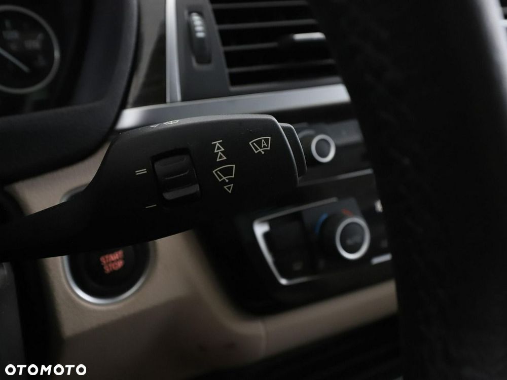 BMW Seria 3 330e iPerformance Luxury Line - 33