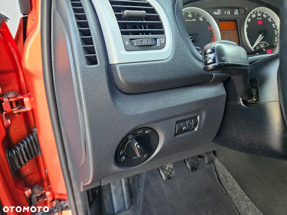 Skoda Fabia 1.2 HTP Cool Colour Edition - 30