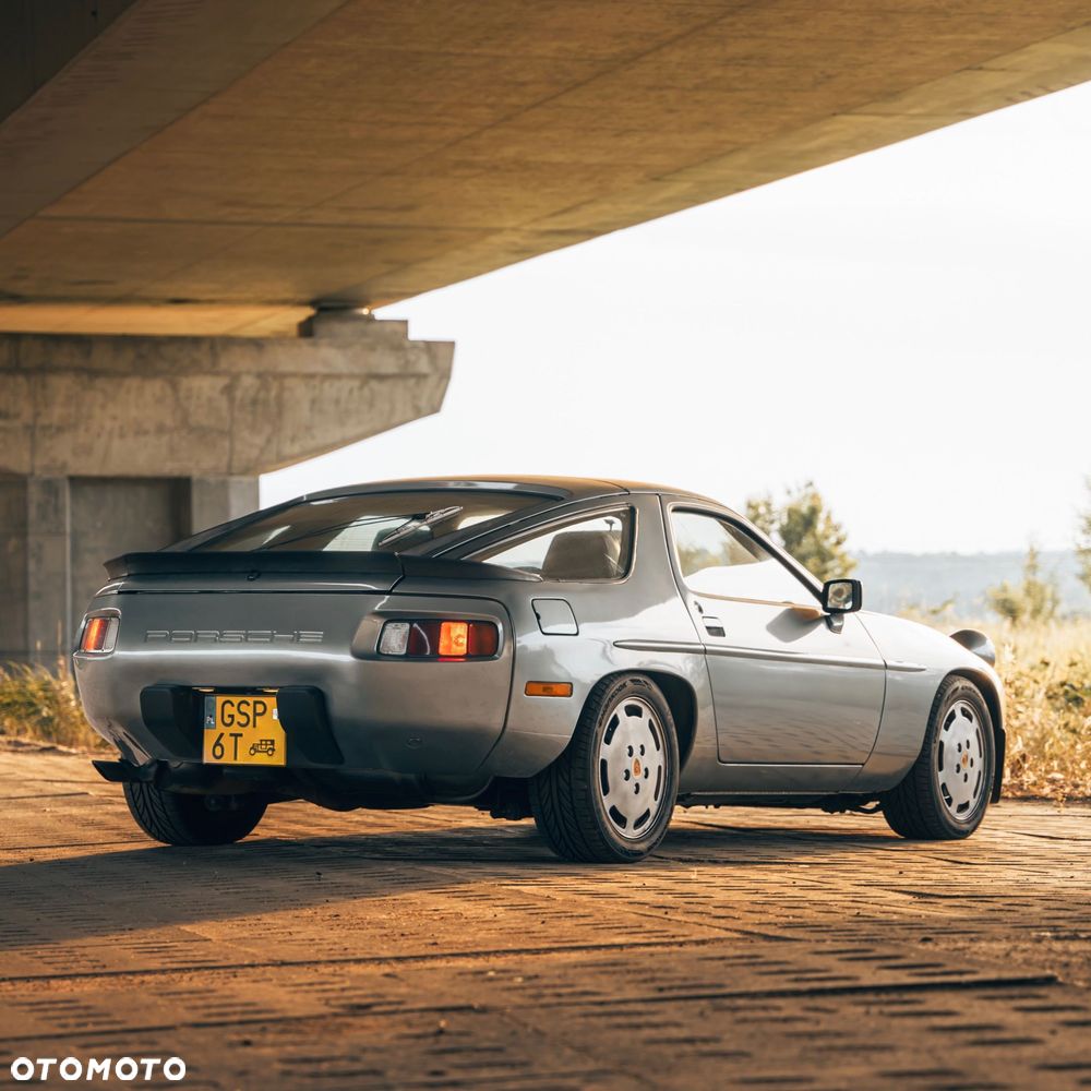 Porsche 928 - 14