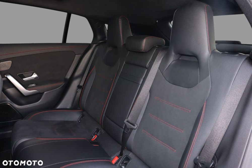Mercedes-Benz CLA 200 mHEV AMG Line 7G-DCT - 17