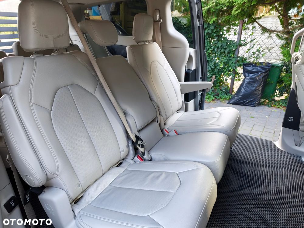 Chrysler Pacifica - 18