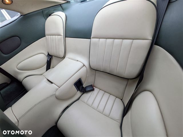 Aston Martin DB7 - 11