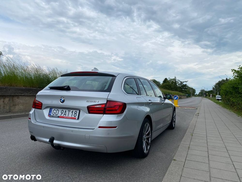 BMW Seria 5 528i xDrive Luxury Line - 14