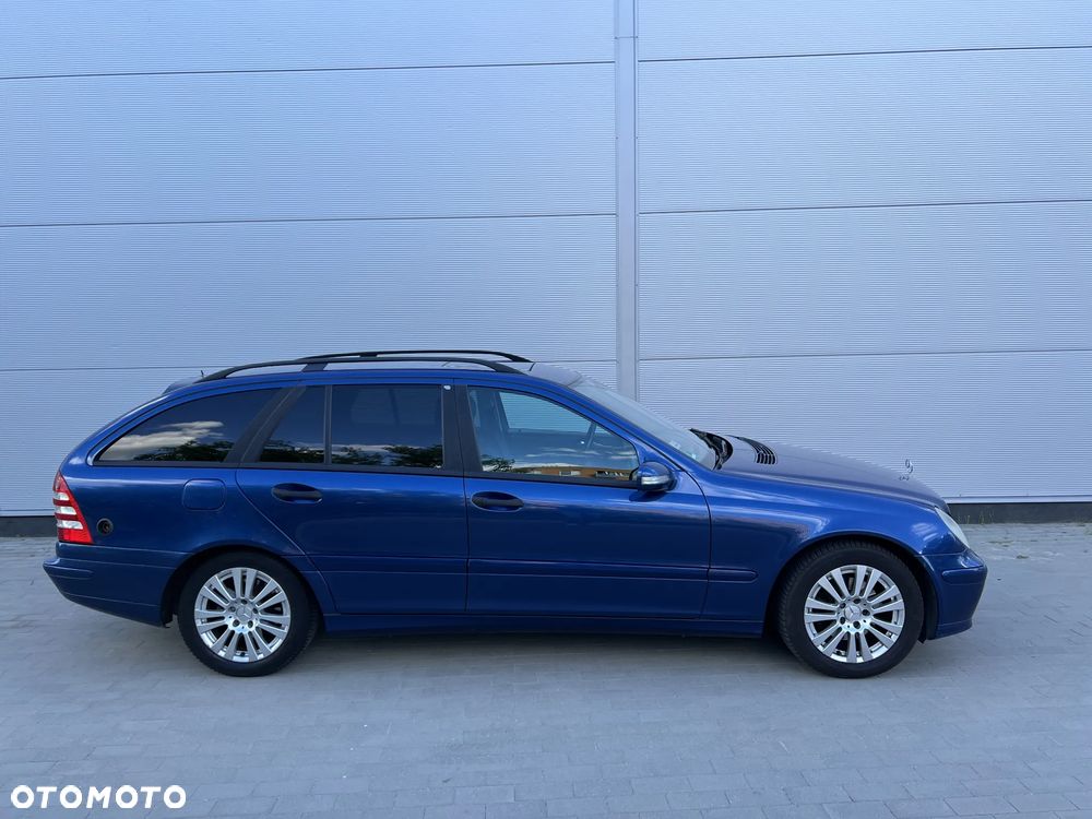 Mercedes-Benz C-Class 2006 photo 2