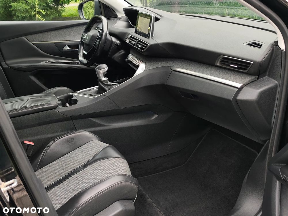 Peugeot 3008 PureTech 130 Stop & Start GPF Allure - 19