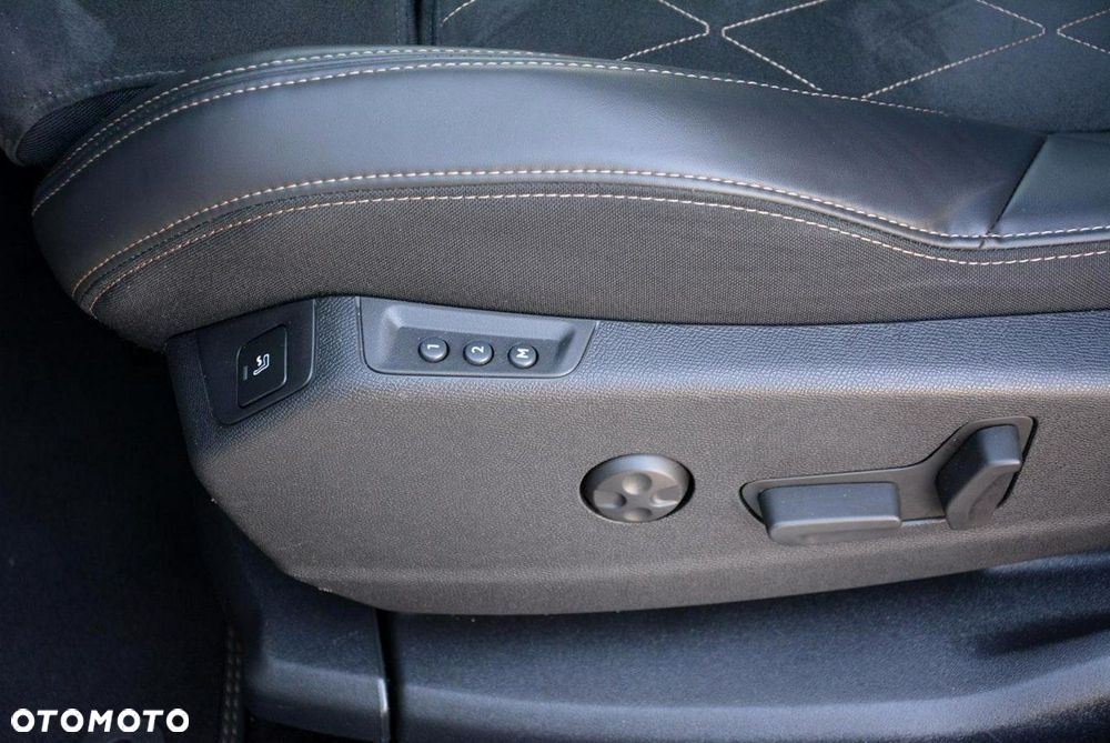 Peugeot 5008 BlueHDi 180 EAT8 GT Pack - 33