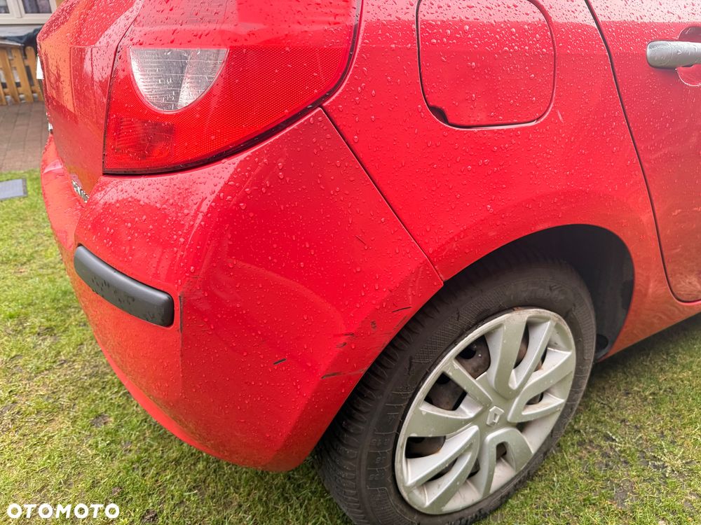 Renault Clio 1.2 16V 75 Expression - 24