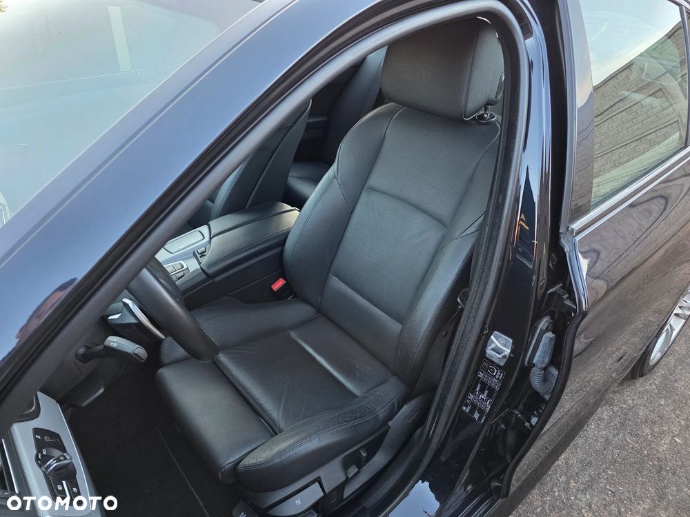 BMW Seria 5 523i Sport-Aut - 10