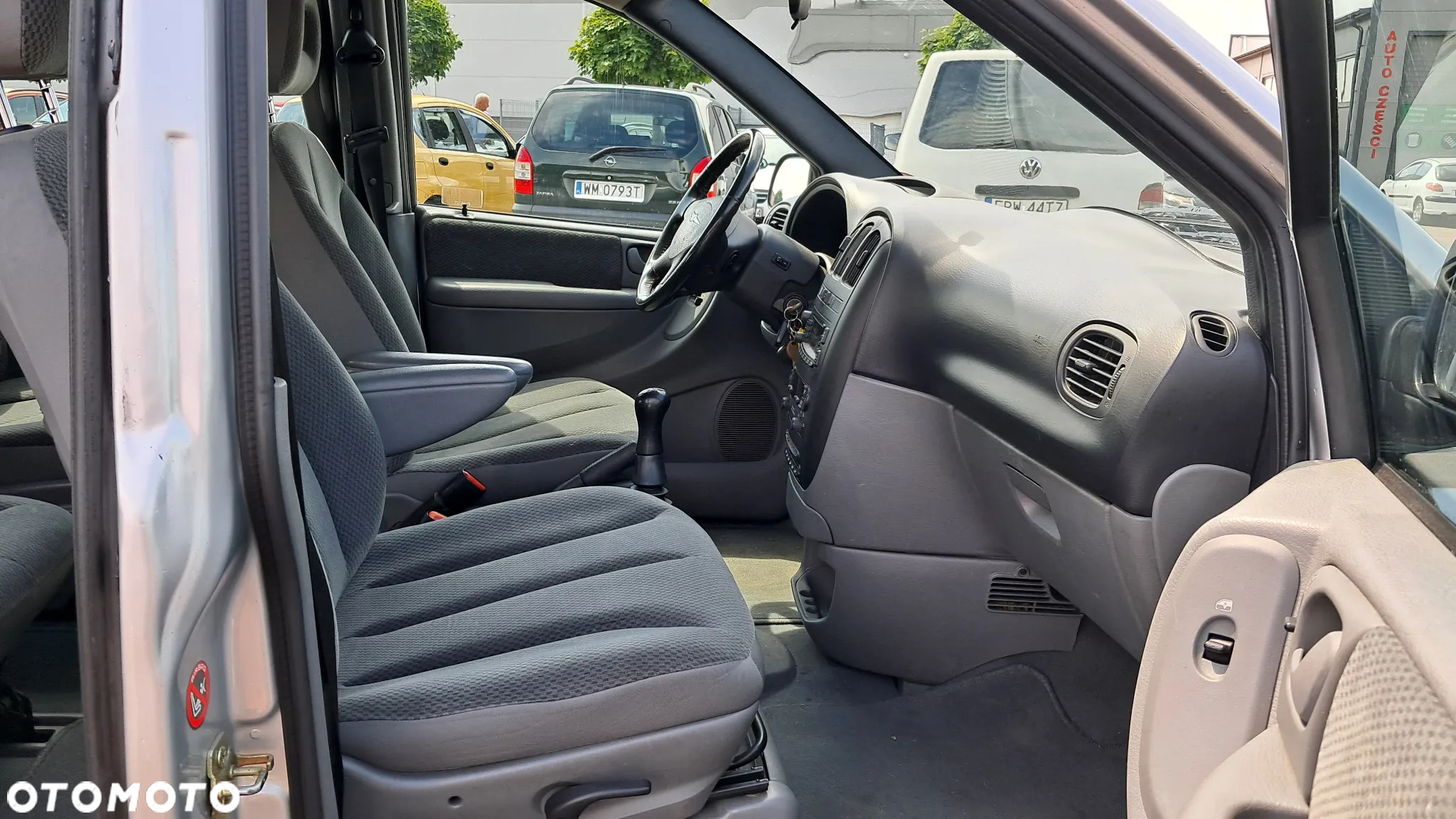 Chrysler Voyager 2.4 SE - 17
